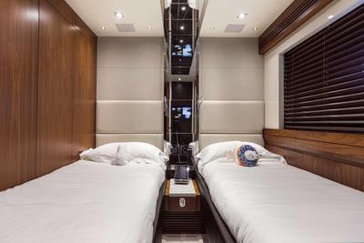  Sunseeker 101 Sport Yacht Freaky Franks  <b>Interior Gallery</b>