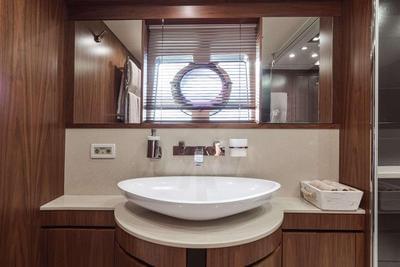  Sunseeker 101 Sport Yacht Freaky Franks  <b>Interior Gallery</b>