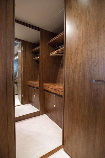  Sunseeker 101 Sport Yacht Freaky Franks  <b>Interior Gallery</b>