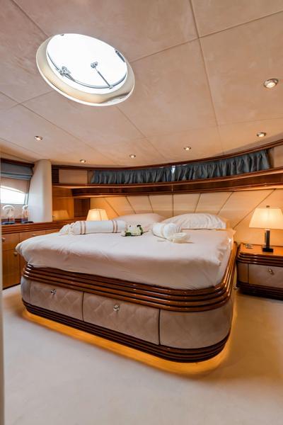 <b>Галерея интерьеров</b>  Sunseeker 105 Yacht Evolution 