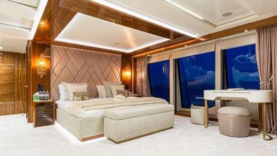<b>Галерея интерьеров</b>  Sunseeker 131 Yacht Mandala 