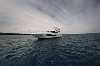<b>Галерея</b>  Sunseeker 80 Sport Yacht Seawater 