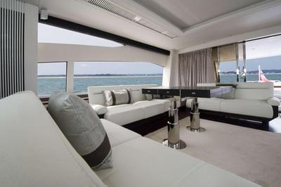 <b>Галерея интерьеров</b>  Sunseeker 80 Sport Yacht Seawater 