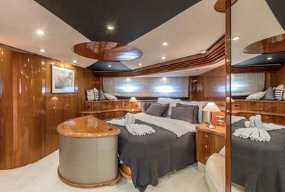 <b>Галерея интерьеров</b>  Sunseeker Custom Skywater 