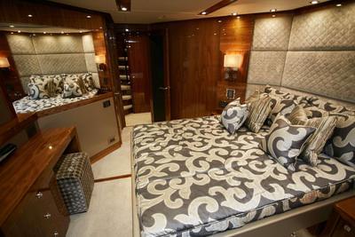 <b>Галерея интерьеров</b>  Sunseeker Predator 115 Lady Volantis 