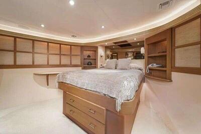  Westport 112 Classic Celebration  <b>Interior Gallery</b>