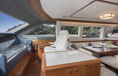 <b>Галерея интерьеров</b>  Wim van der Valk Flybridge 25m Valencia 