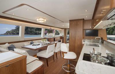 <b>Галерея интерьеров</b>  Wim van der Valk Flybridge 25m Valencia 