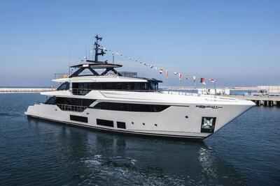 Ferretti Group Launches First Custom Line Navetta 38