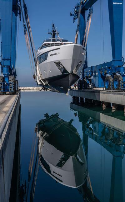 Custom Line Navetta 30: The Top-Selling Epitome of Timeless and Made-to-Measure Elegance