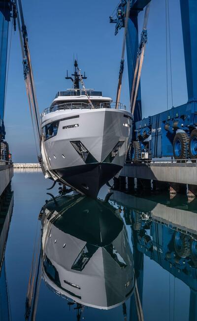 Custom Line Navetta 30: The Top-Selling Epitome of Timeless and Made-to-Measure Elegance