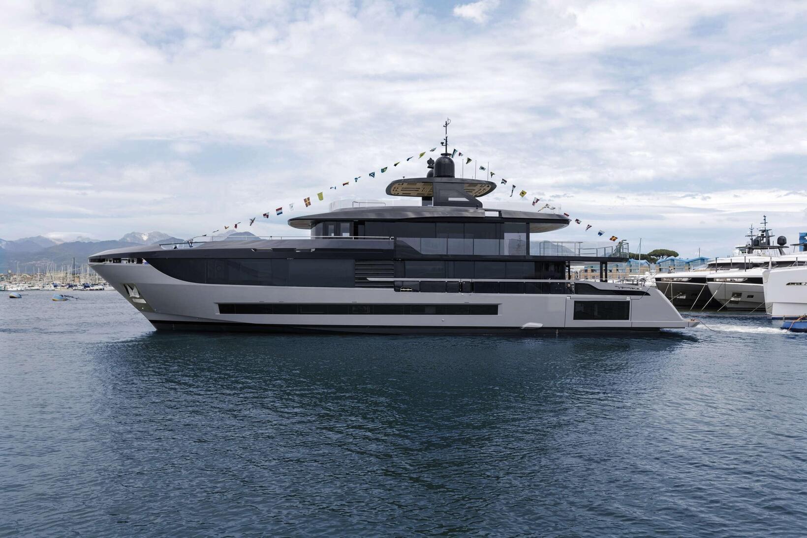 THE SECOND MANGUSTA OCEANO 39 IS NOW IN THE WATER