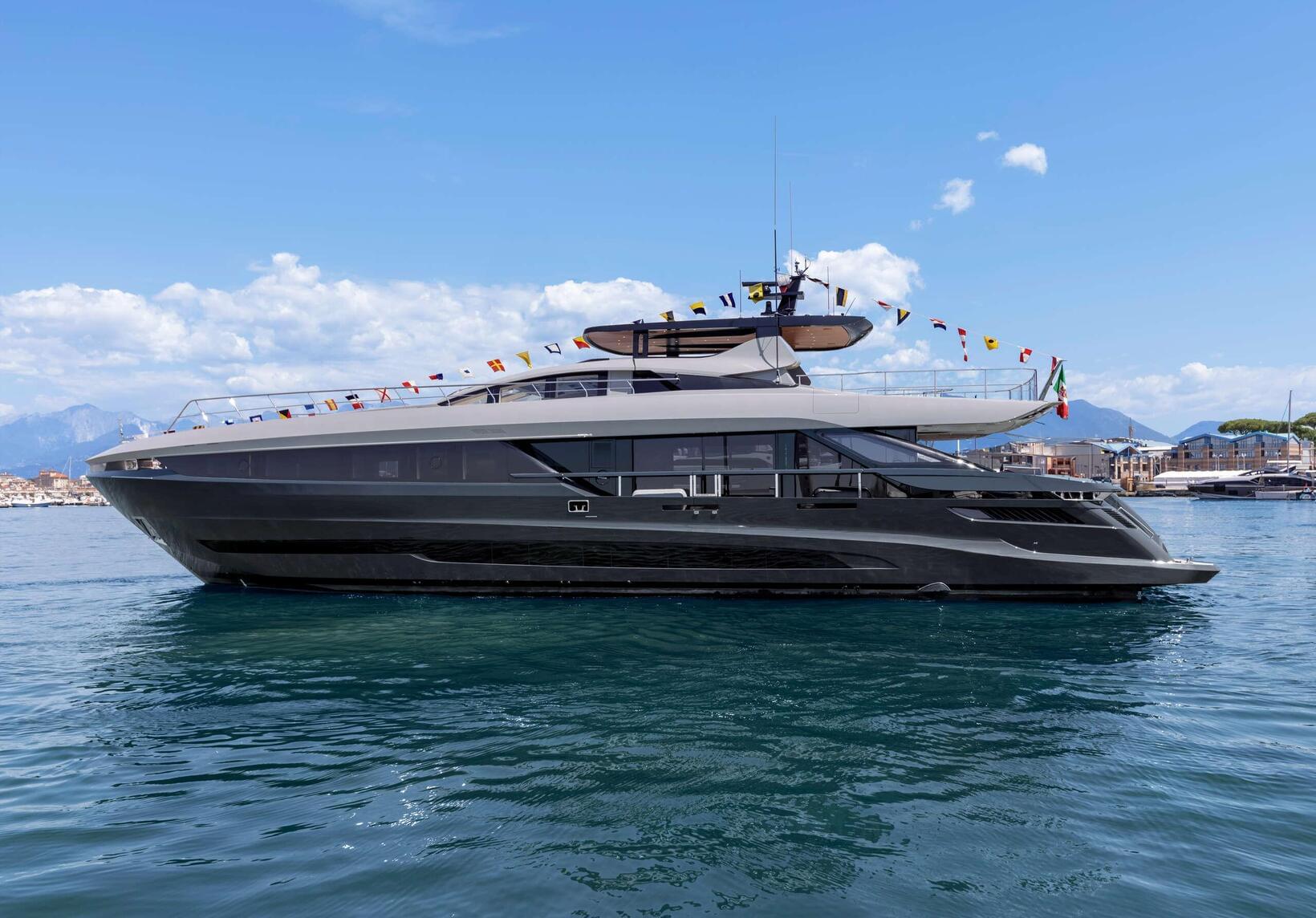 NINTH MANGUSTA GRANSPORT 33 LAUNCHED