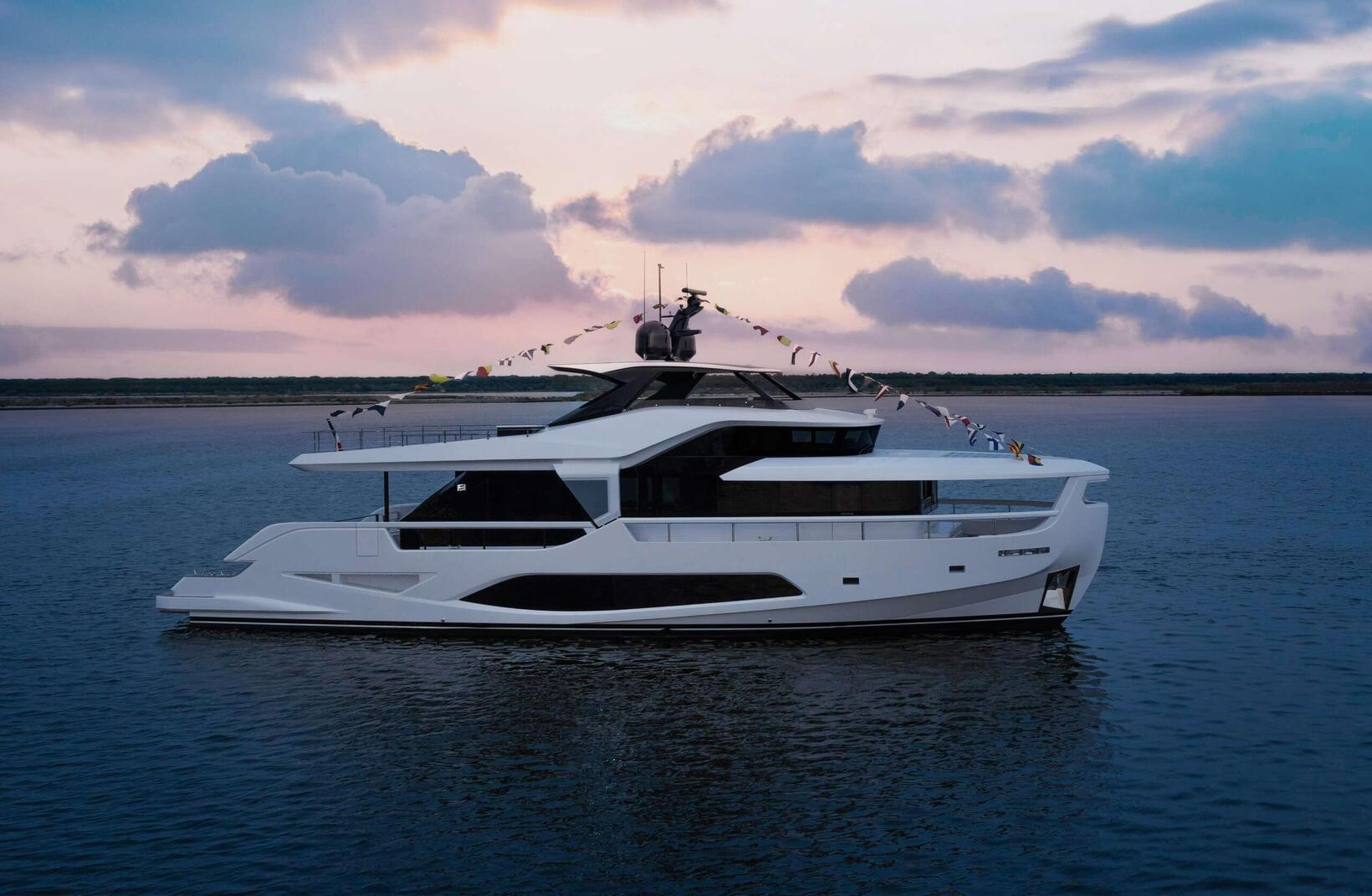 Ferretti Yachts INFYNITO 80 Launched at New Marina di Ravenna Shipyard