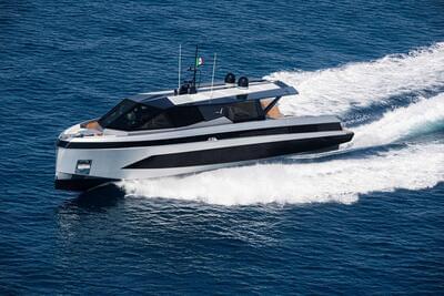 FERRETTI GROUP SETS SAIL FOR GENOA WITH TWO SPLENDID PREMIERES