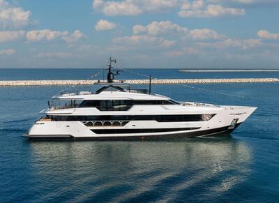 CUSTOM LINE LAUNCHES FOUR NEW MADE-TO-MEASURE YACHTS