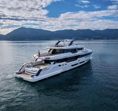 Baglietto Launches L’Instant: First Hybrid-Powered DOM133 Yacht Hits the Water