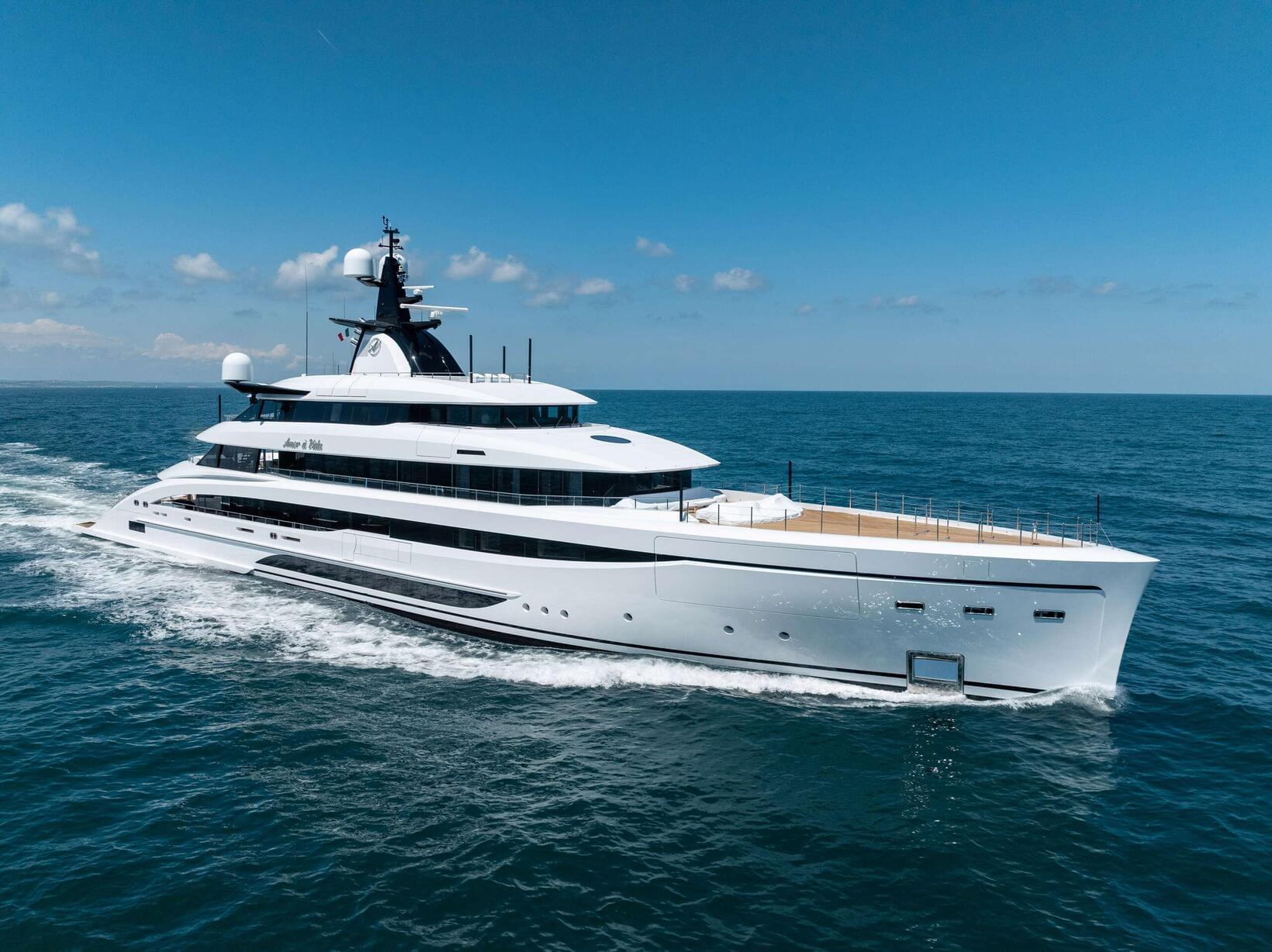 67m AMOR À VIDA CRN Superyacht Delivered