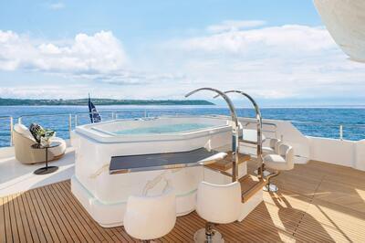 Gallery: Horizon Yachts Unveils the World's First FD100 Skyline